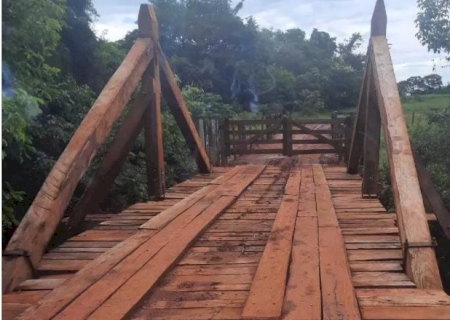 Sem ajuda da prefeitura, deputado refaz ponte por R$ 50 mil e se “vinga” isolando chácaras