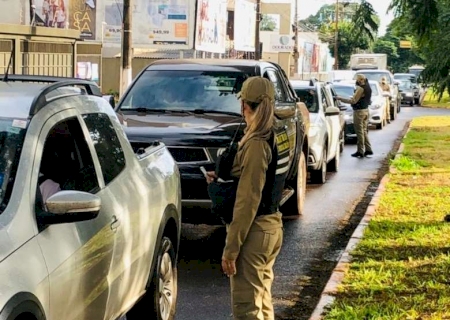 Agetran aborda mais de 1,9 mil veículos nos primeiros 10 dias de lockdown.