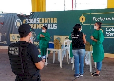 Aposentados da segurança pública são investigados por furar fila da vacina em Dourados