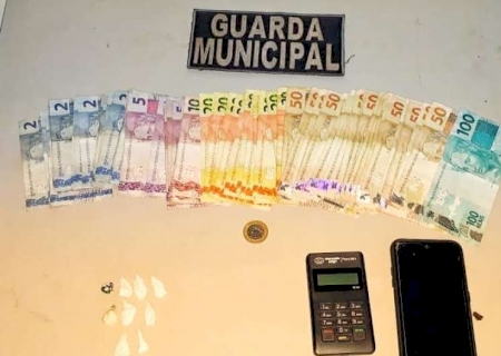 Preso por tráfico em praça tinha até máquina de cartão