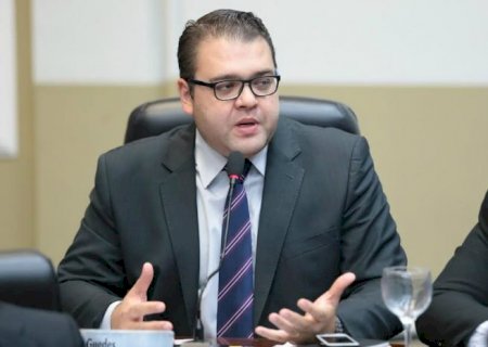 Alan Guedes defende reajuste de 58% no próprio salário e 1/3 de férias para políticos de Dourados