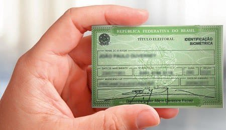 NÚMERO DE ELEITORES ENTRE 16 E 17 ANOS CHEGA AO MENOR PATAMAR NAS ÚLTIMAS 3 DÉCADAS.