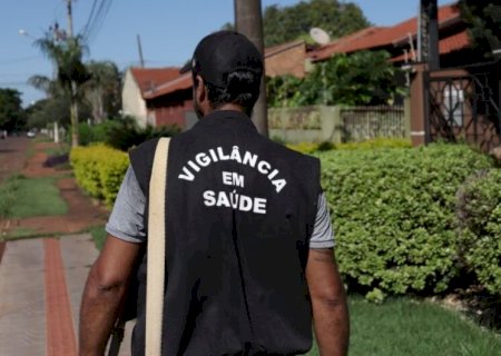 CCZ vistoria imóveis no Flórida e faz alerta à população contra o Aedes aegypti