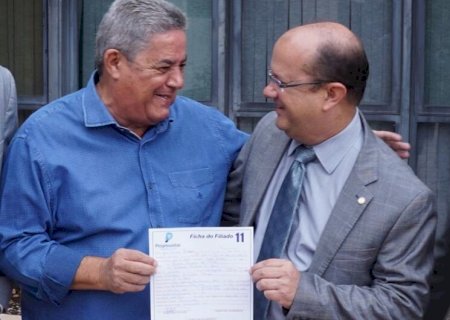 Acompanhando Tereza Cristina, Barbosinha assina filiação no PP