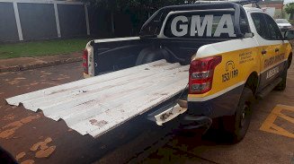 Telhas do Centro Homeopático são furtadas e Guarda Municipal prende 4 pessoas em Dourados