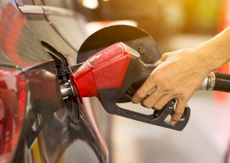 Preço médio da gasolina comum se aproxima dos R$ 7 e março tem o combustível mais caro do ano