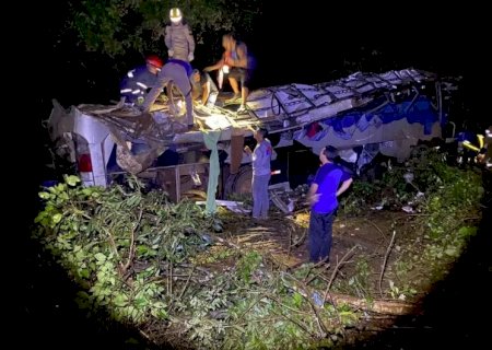 Ônibus que capotou e matou 11 pessoas após sair de MS estava irregular