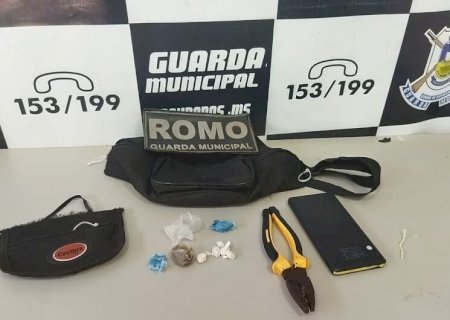 Jovem de 18 anos é detido com porções de cocaína e maconha