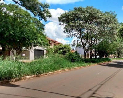 Na véspera de sessão, prefeitura adia licitação de R$ 21 milhões da limpeza