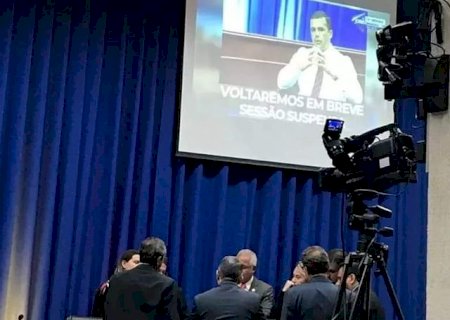 Suspensão de projeto dado como certo expõe fragilidade de Alan Guedes na Câmara