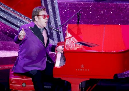Elton John será tema de documentário produzido pelo Disney+