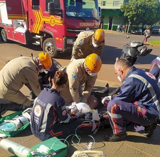 Acidente envolvendo moto e F400 deixa 1 pessoa morta e outra ferida em Dourados