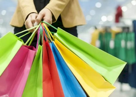 45% dos consumidores declaram estar mais apertados e farão menos compras