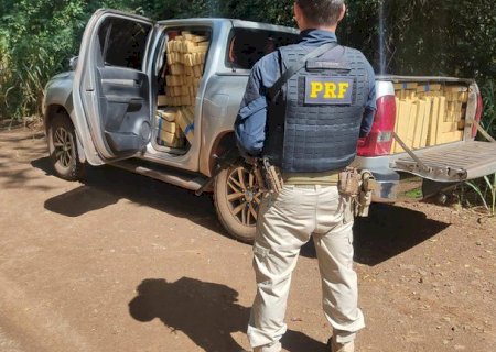 Traficante abandona caminhonete com 1,6 tonelada de maconha