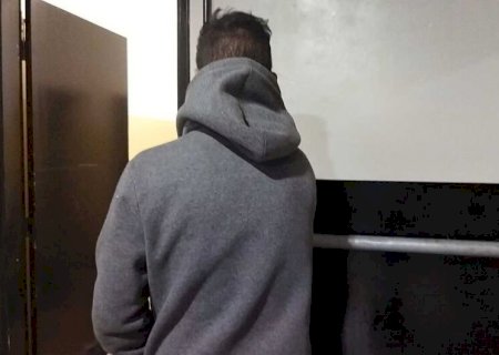 Colombiano é preso por furtar notebook de restaurante onde trabalhava