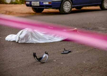 Motociclista morre e gestante fica em estado grave após atingir carro e ser atropelada em Campo Grande