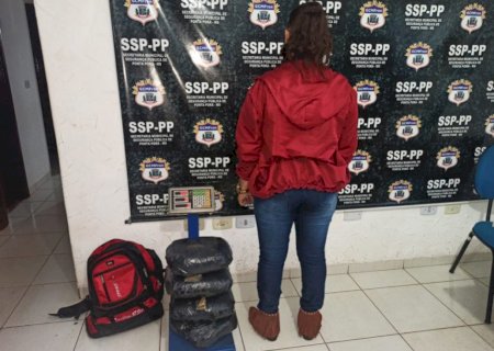 Mulher é presa na fronteira com maconha que seria levada para o Paraná