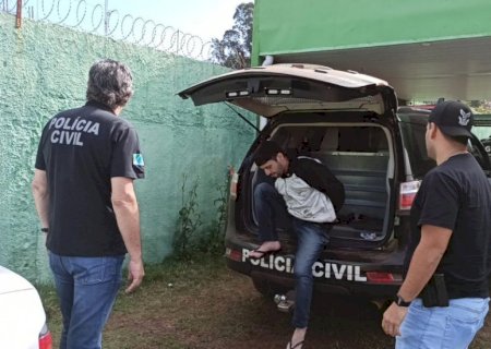 Condenado por mortes no Paraná é levado para presídio na fronteira