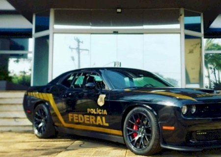 PF faz exposição de “viaturas especiais” tomadas do crime organizado
