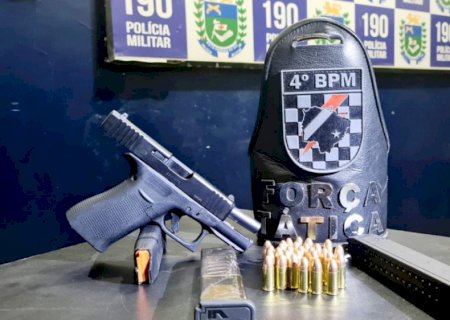 Homens são presos com arma e 2 'pentes' municiados na fronteira