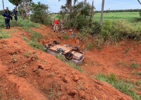 Acidente mata 2 turistas e deixa taxista ferido