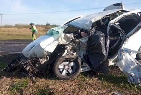 Colisão Entre Carro e Camimhão Deixa 2 Mortos e 3 Feridos no Paraná