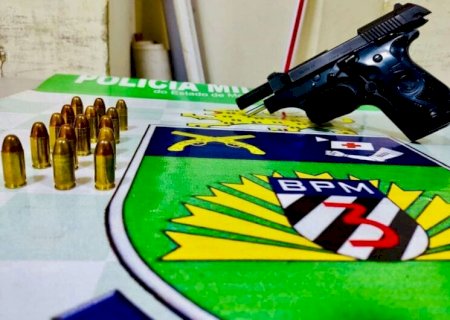 Jovem é preso após tentar fugir de abordagem e dispensar pistola 380