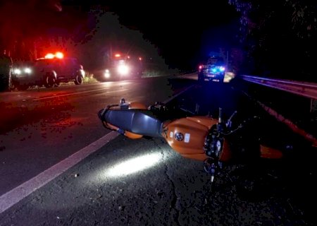 Com traumatismo craniano, homem morre após cair de moto em rodovia