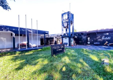 Homem agride casal com pedaço de ferro e garrafa quebrada em Dourados