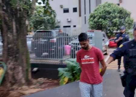 Acusado de aplicar golpe do 'Falso PIX' é preso tentando comprar maquiagem