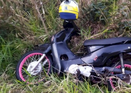 Moto furtada é encontrada no meio do mato na região do Parque Arnulpho Fioravante