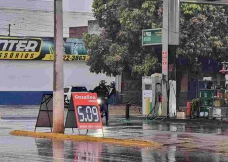 Preço da gasolina continua em queda em Dourados e litro pode ser encontrado a R$ 5,09