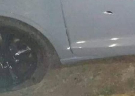 Carro de luxo é atingido por disparos de arma de fogo em Pedro Juan