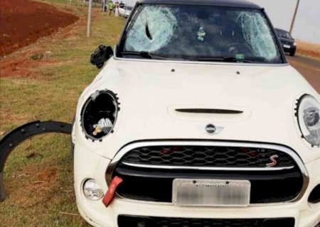 Três são atropelados por Mini Cooper na saída de festa à fantasia e jovem de 21 anos morre