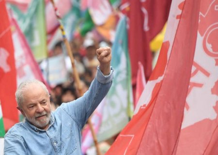 Lula diz que é hora de 'restabelecer a paz entre os divergentes' e que vai governar para todos os brasileiros: 'Não existem dois Brasis'