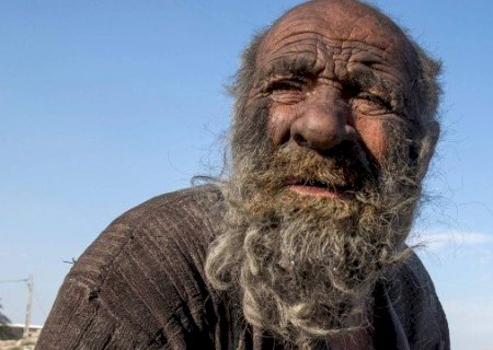 'Homem mais sujo do mundo' morre aos 94 anos no Irã