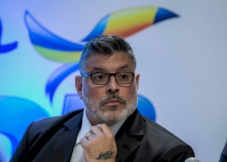 Frota diz que tem sido alvo de preconceito e deixa grupo de Cultura da transição