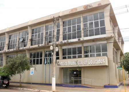 Aberta licitação para definir empresa que reformar sede da Câmara