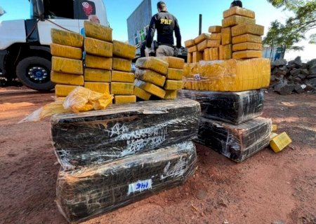 Polícia encontra 1,5t de maconha, fuzil e escopeta em caminhão após pane mecânica