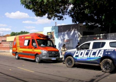 Populares espancam morador de rua que estava se masturbando