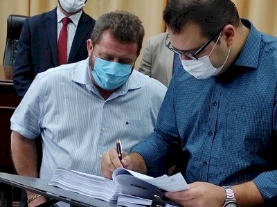 Prefeito pede e Câmara aprova criação de cargos ao custo anual de R$ 2,6 milhões