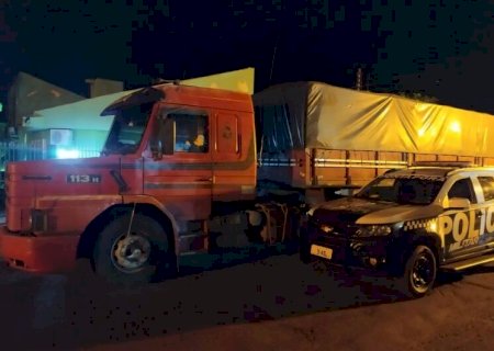 Carreta roubada no Paraná é recuperada na fronteira