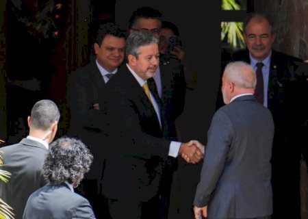 Dois meses antes de eleição, Lira busca apoio de partidos para seguir no comando da Câmara