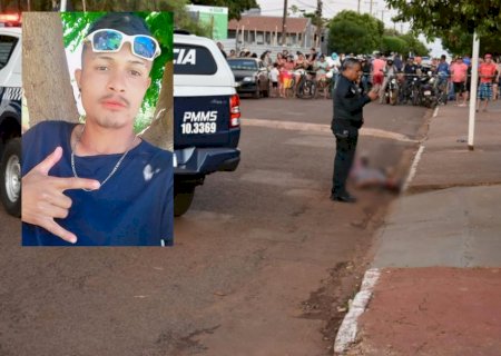 Homem é assassinado com 4 tiros e adolescente baleado nas costas