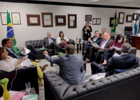 Reinaldo leva Riedel para ver novo Orçamento