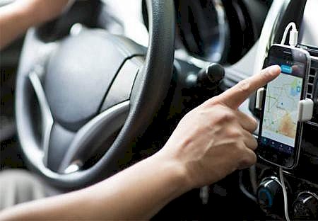 Motorista de aplicativo tenta atropelar casal em Dourados após reclamação sobre valor de corrida