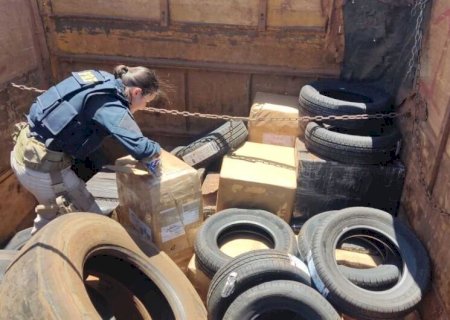 Polícia apreende carreta carregada com contrabando e descaminho