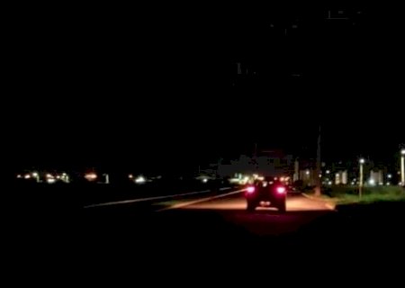 Avenida Tomada Pelo 'Breu' Causa Acidente e Gera Temor a Usuários