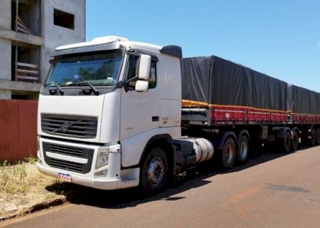 Caminhoneiro preso transportando cocaína muda versão durante depoimento