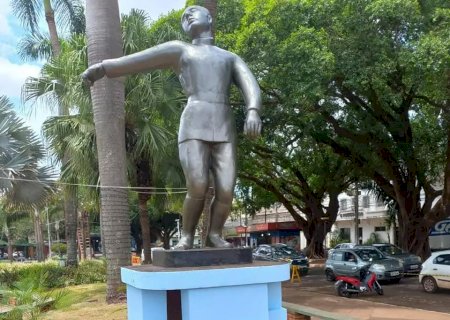 Dourados brilha: Qual é mesmo o nome completo da praça central da cidade?